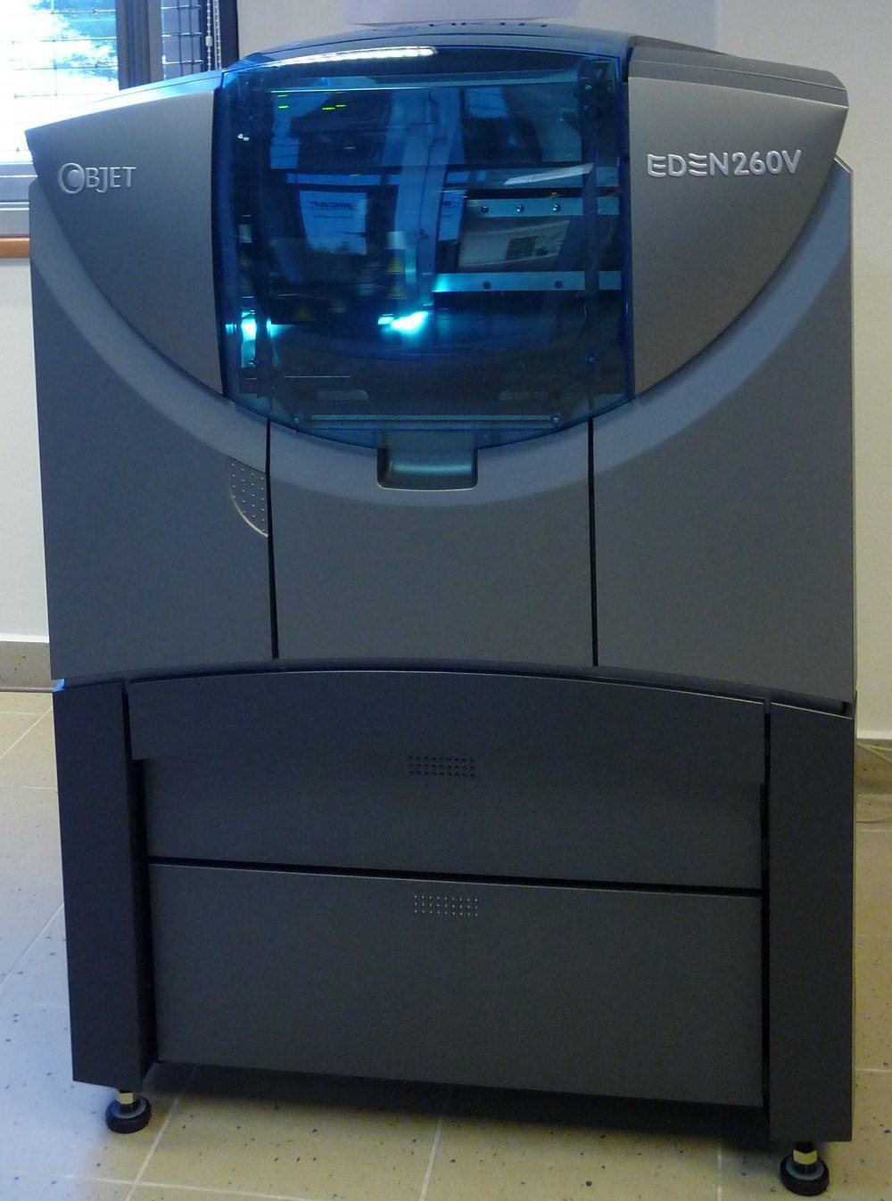 PolyJet 3D printer.
